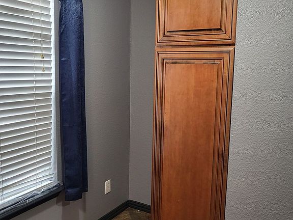 4th image of 2649 Berryhill Dr