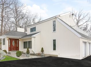 42 Oregon Rd, Armonk, NY 10504