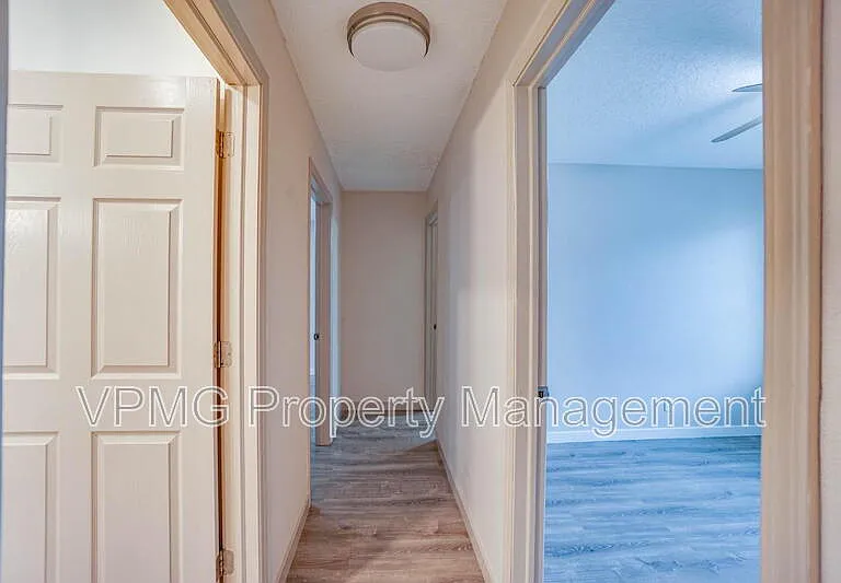 5404 NE 45th St — Photo 20