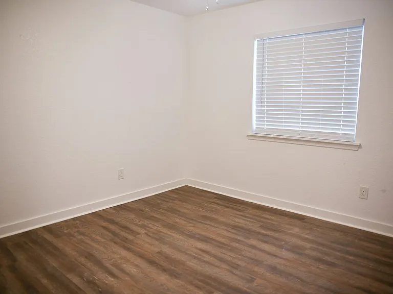 617 Holyoke Ct #D — Photo 9