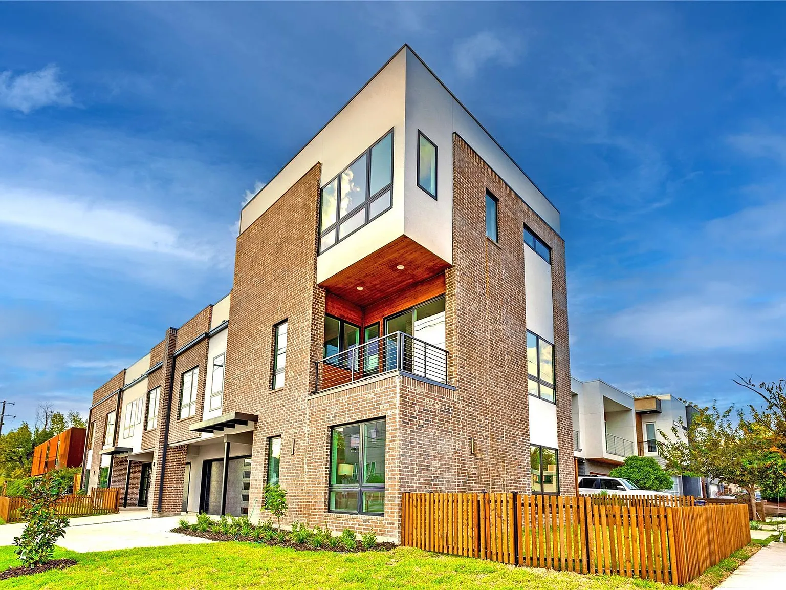 4 bed, 3.5 bath, 2945 sqft, $7,850 — Photo 1