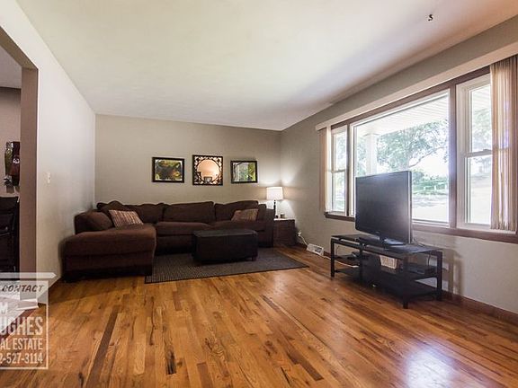 4th image of 502 Oak St
