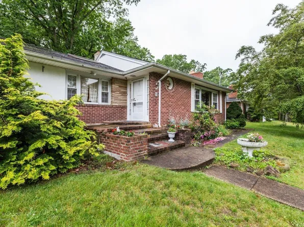 5 S Lakeview Dr, Jackson, NJ 08527