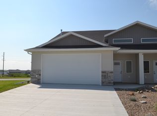 5515 Davies Dr, Bismarck, ND 58503