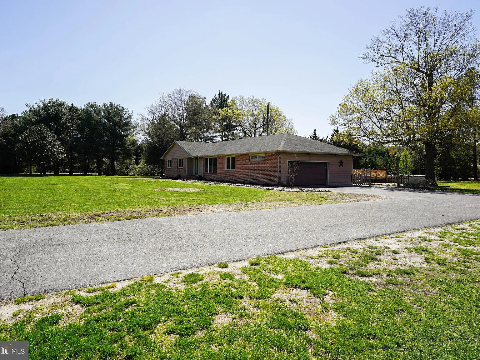 3 bed, 2256 sqft, $2,295 — Photo 4