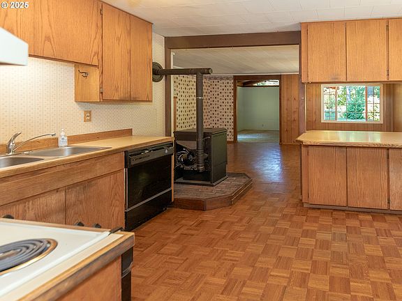 5th image of 32 Laurel Ln