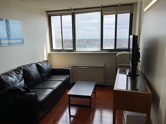 5th image of 60 Strawberry Hill Ave Unit 806
