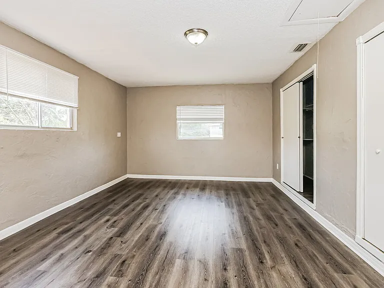 1119 Clayton Ave — Photo 13
