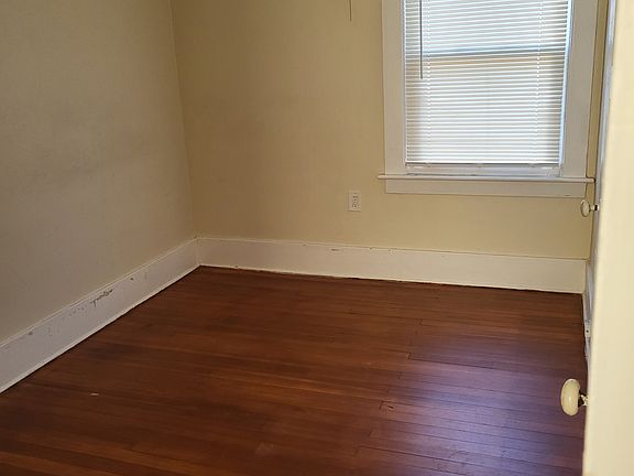 3rd image of 6 Bank St #1