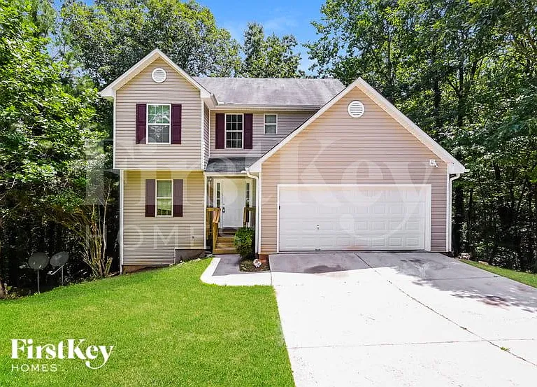 380 Pine Tree Dr — Photo 1