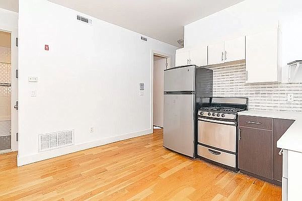 1st image of 330 Hart St #3F
