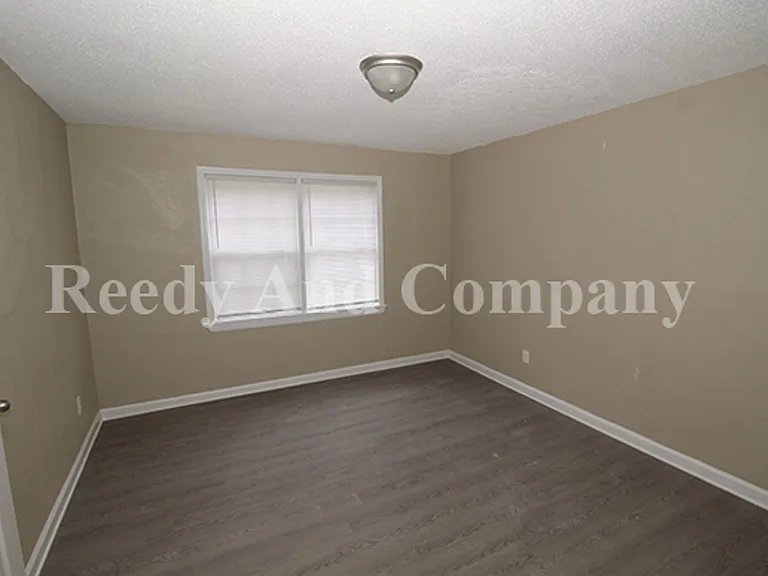 93 Eastview Dr — Photo 8