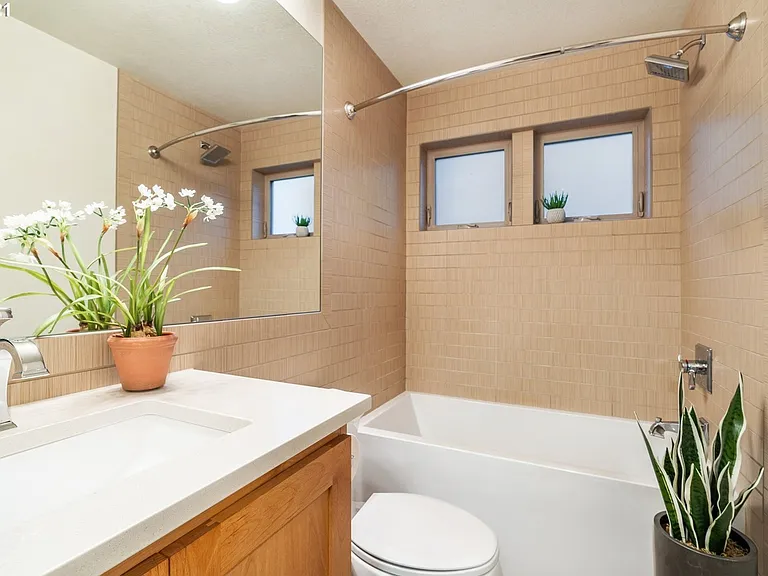 4476 N Michigan Ave #B — Photo 6