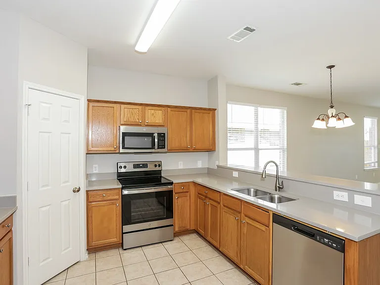 7633 Hollow Forest Dr — Photo 7