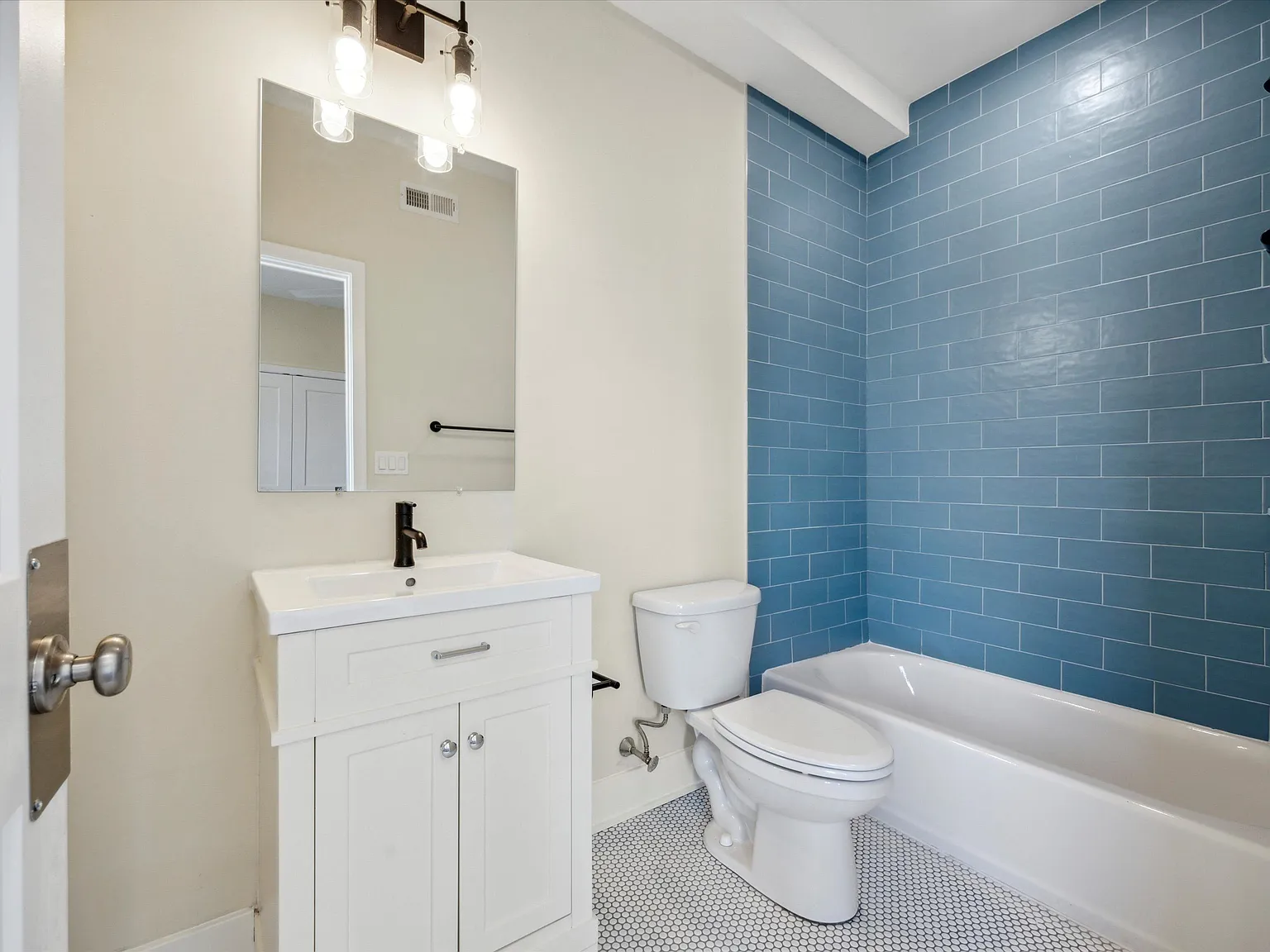1804 W Berks St — Photo 2