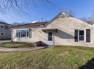 1413 43rd St, Moline, IL 61265