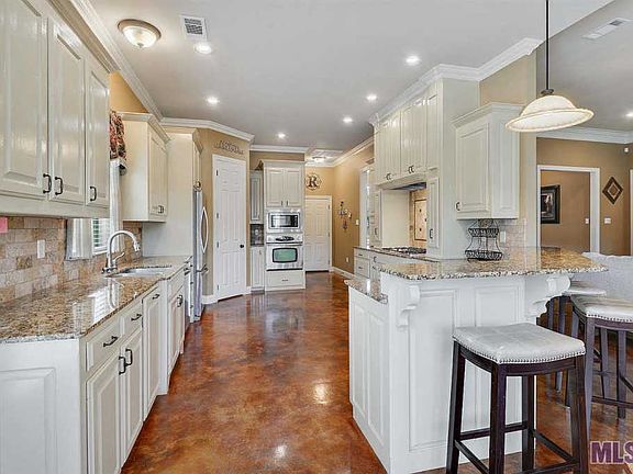 2nd image of 17751 Magnolia Trce