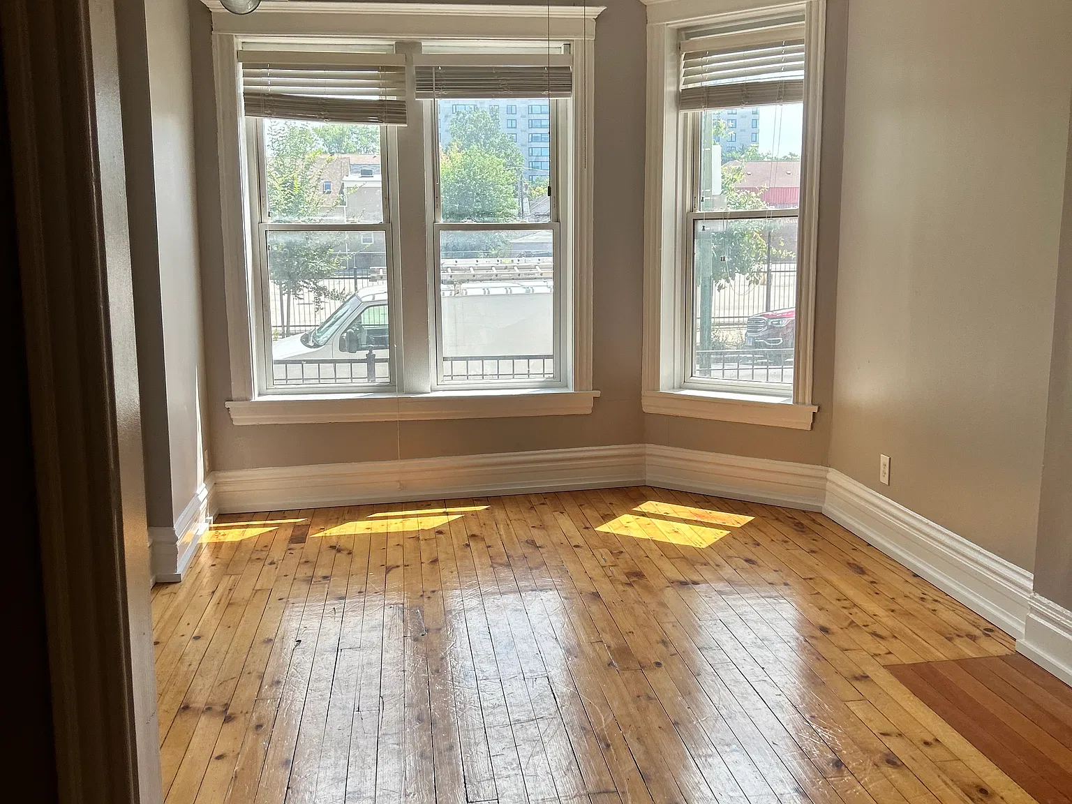 3 bed, $2,300 — Photo 2