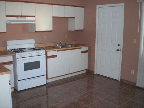 2nd image of 844 E Washington St