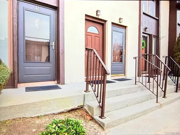 5 Dogwood Court #5, Selden, NY 11784