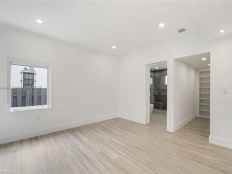 1654 SW 18th Ave #1654 — Photo 7