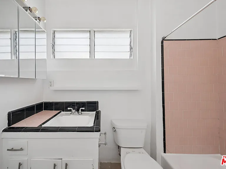 1027 N Edinburgh Ave #8 — Photo 8