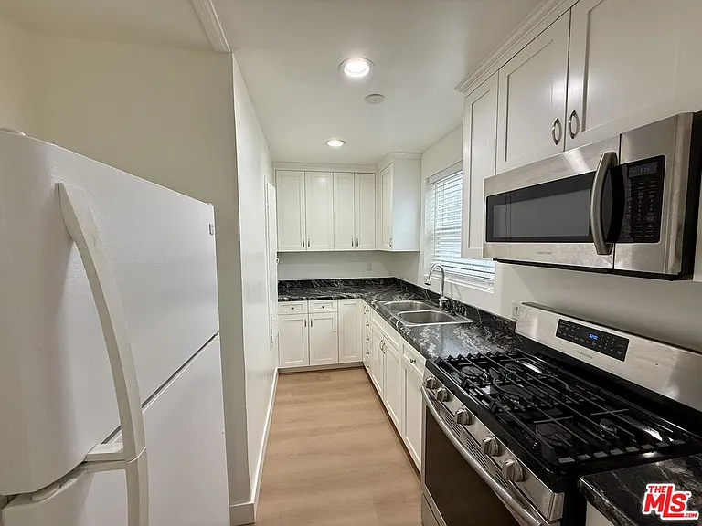 221 S Kenwood St #8 — Photo 6