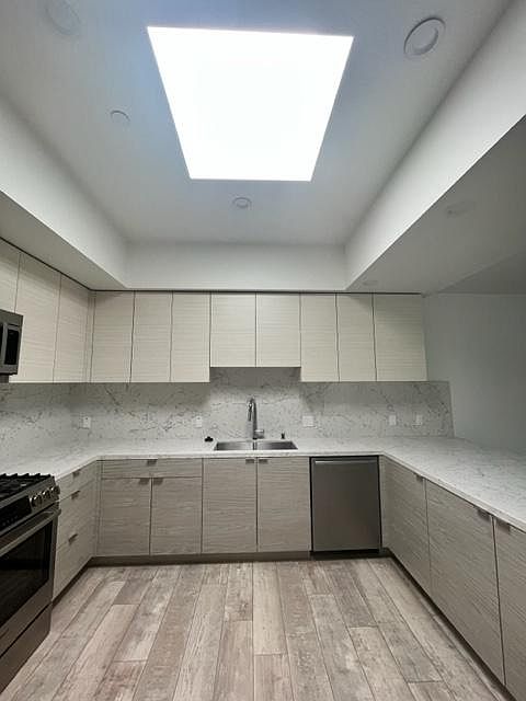 1st image of 1946 Overland Ave #401