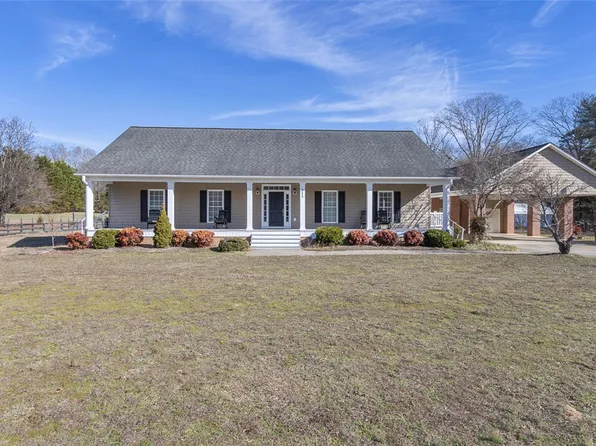 211 Philwood Dr, Williamston, SC 29697