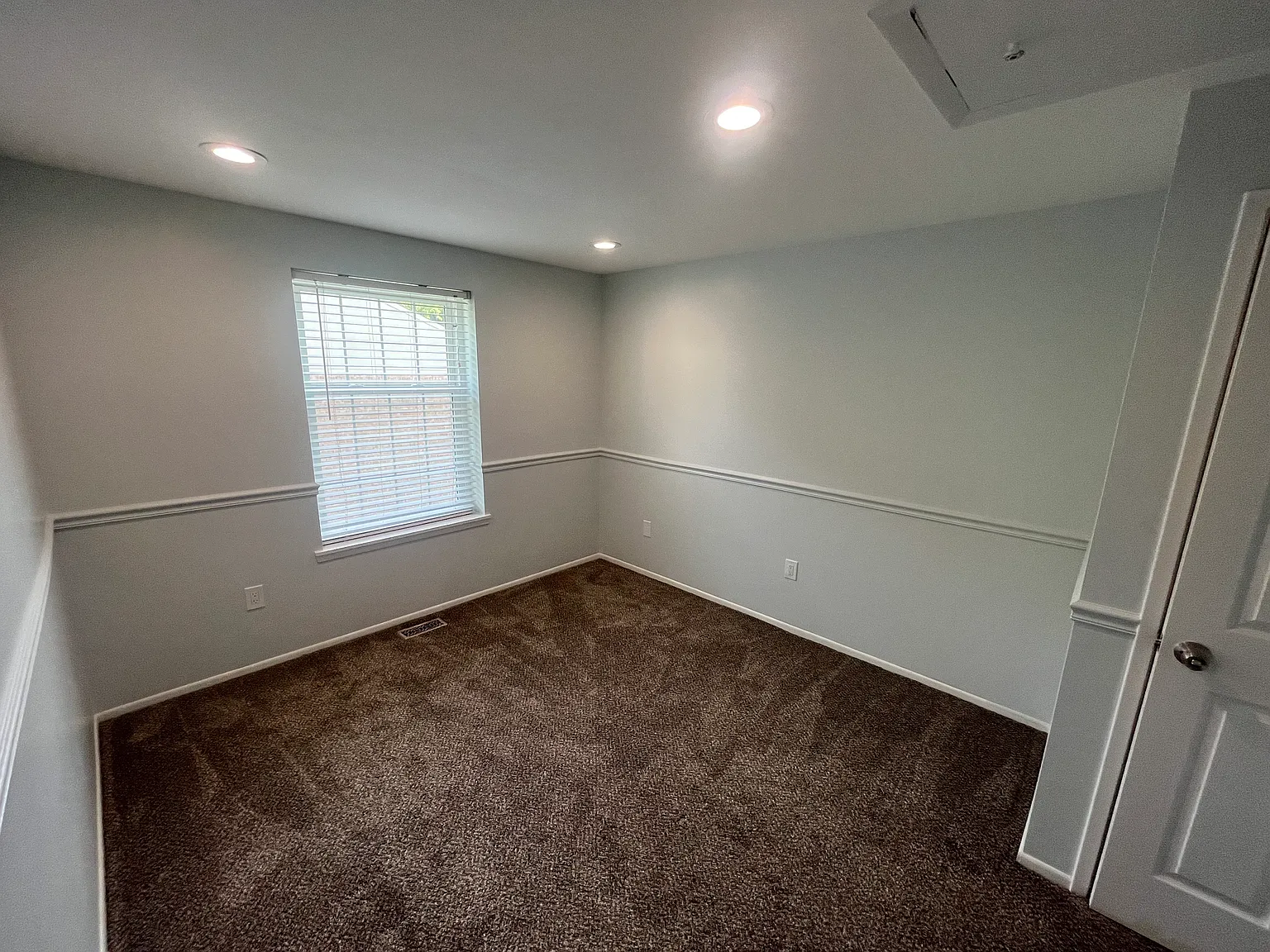 4 bed, 3.5 bath, 1945 sqft, $950 — Photo 3