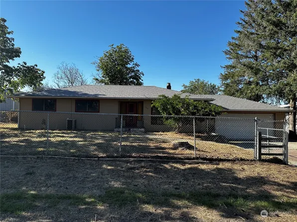 156 Warden Avenue NW, Soap Lake, WA 98851