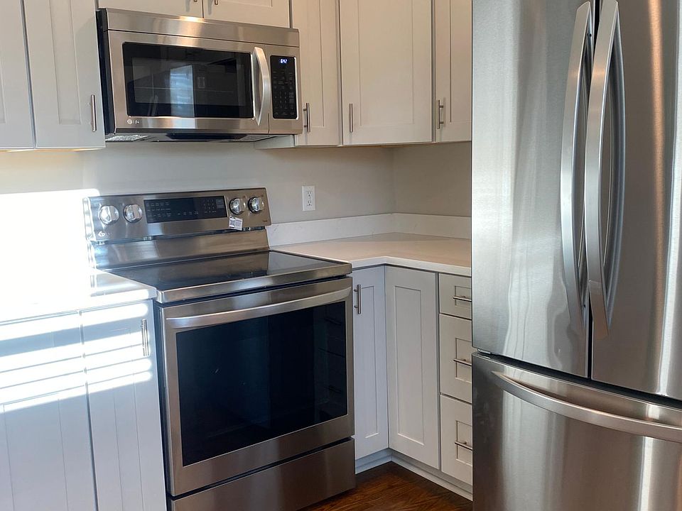 Shaker style cabinets with slow close feature.