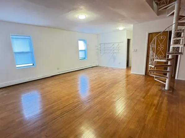 39 Tompkins Circle image 15 of 17