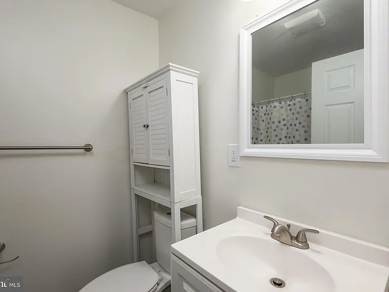 219 Willis St — Photo 9