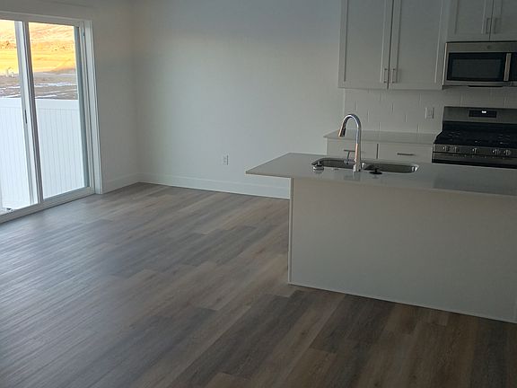3rd image of 639 W 575 N