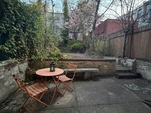 342 Union Street image 1 of 7