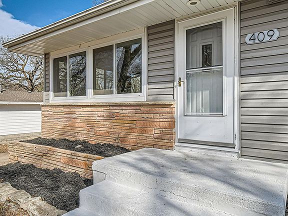 4th image of 409 106th Ave NW
