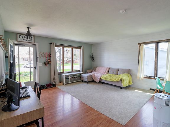 3rd image of 145 Countryside Dr