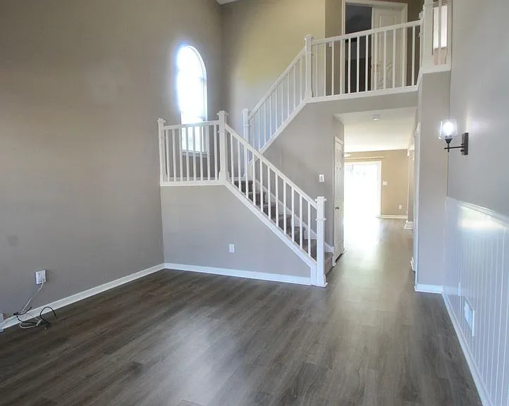 107 Redden Ln — Photo 2