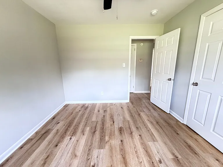 1107 W Park Ave — Photo 17