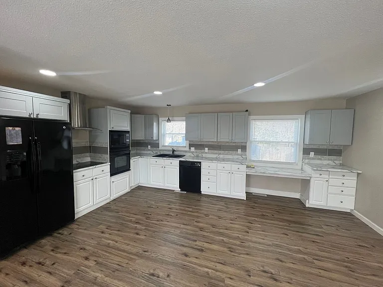 804 N Oak St — Photo 6