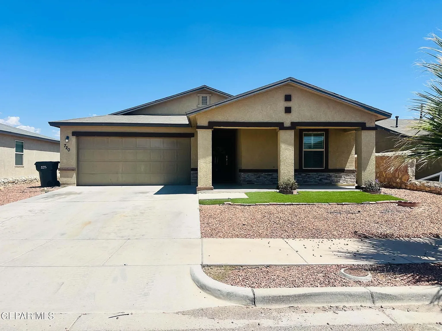 3 bed, 2.0 bath, 1350 sqft, $1,600 — Photo 1