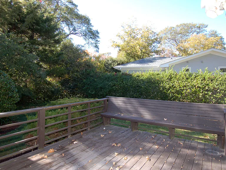 727 Graham St — Photo 16