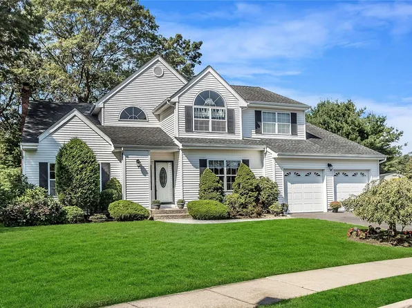 114 Paul Drive, Holbrook, NY 11741