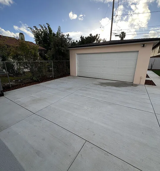 15605 S Berendo Ave — Photo 12