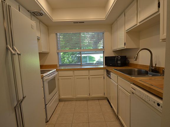 4th image of 1557 E Waterbury Dr Unit D
