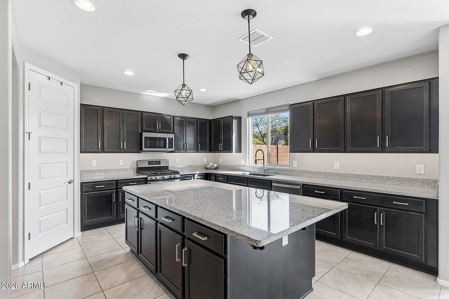 3 bed, 2663 sqft, $2,890 — Photo 2