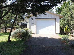 2710 NW Bayshore Loop, Waldport, OR 97394