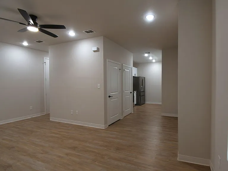 1158 E Earle St — Photo 8