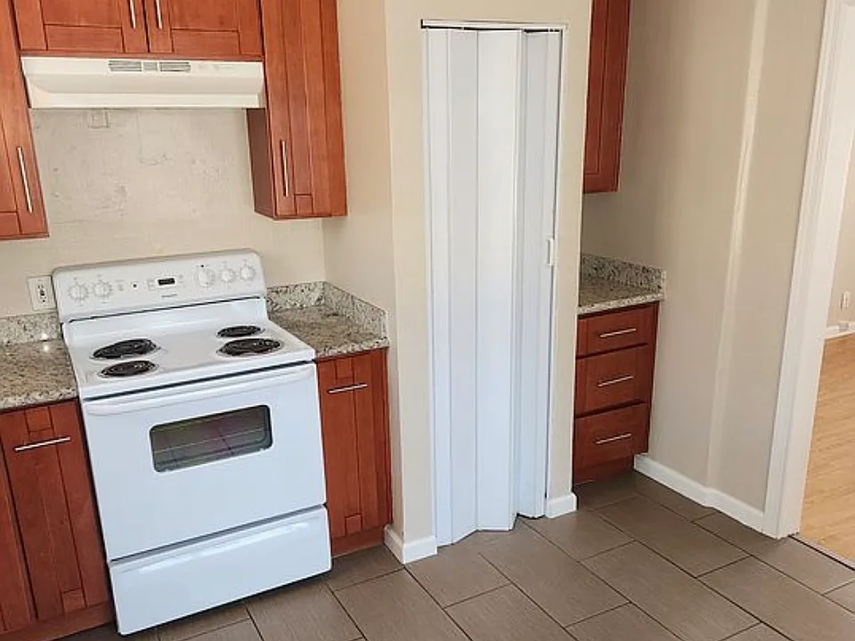 Spring Hill Court Apartments